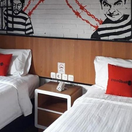 Reddoorz Plus @ Doorman Guest House Bandung Ngoại thất bức ảnh