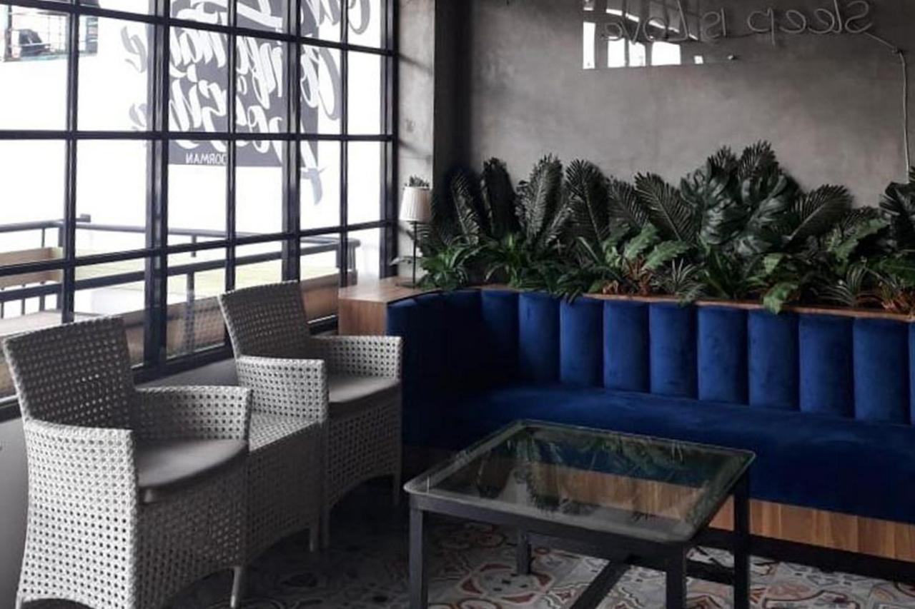 Reddoorz Plus @ Doorman Guest House Bandung Ngoại thất bức ảnh