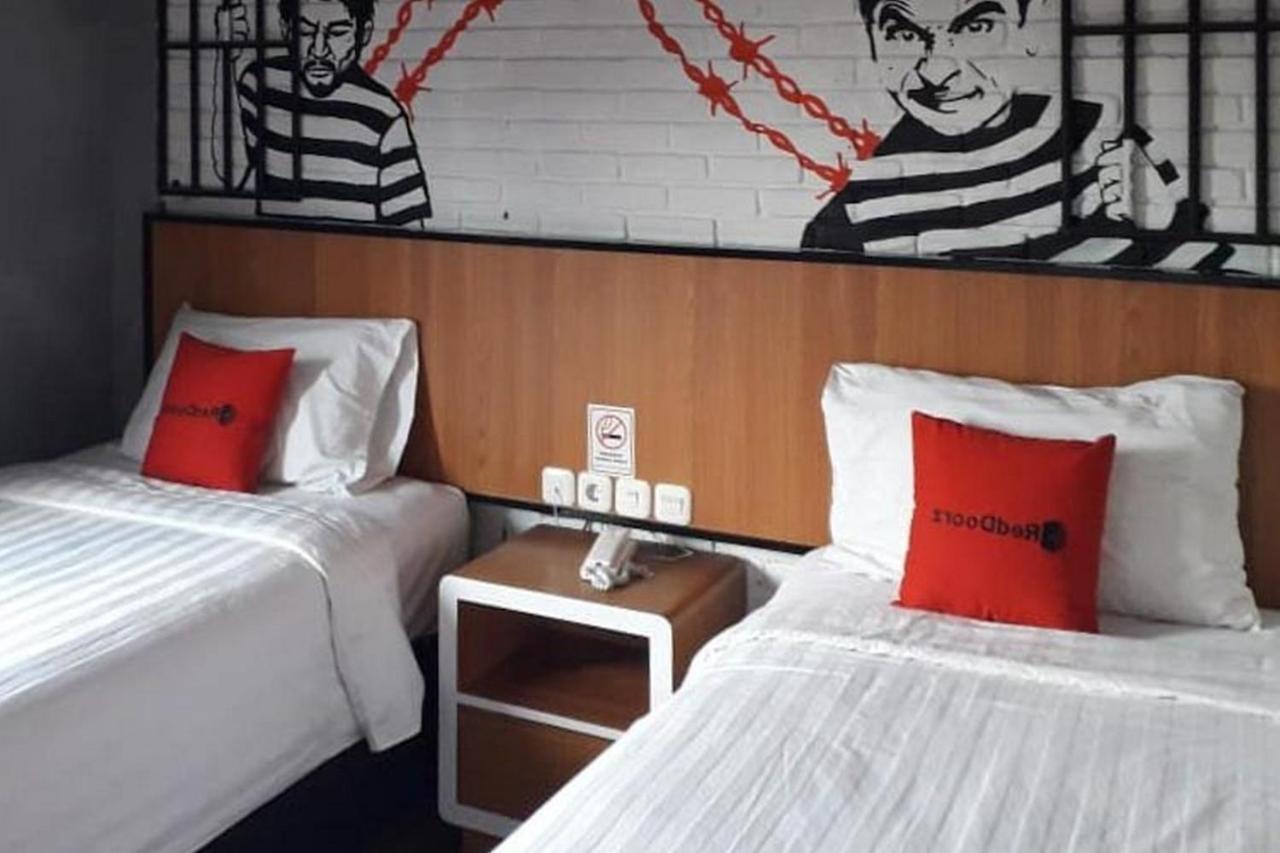 Reddoorz Plus @ Doorman Guest House Bandung Ngoại thất bức ảnh