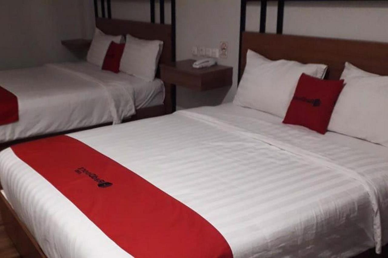 Reddoorz Plus @ Doorman Guest House Bandung Ngoại thất bức ảnh