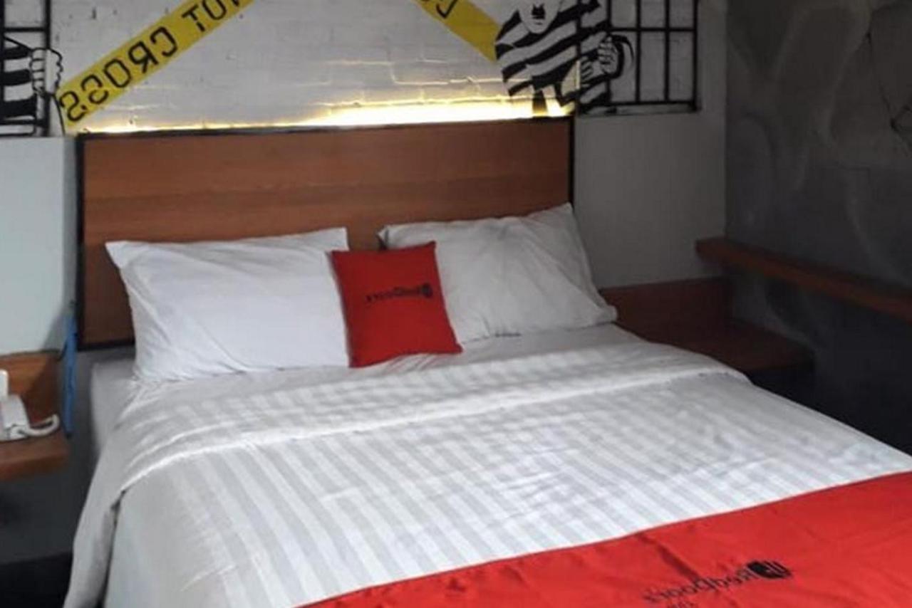Reddoorz Plus @ Doorman Guest House Bandung Ngoại thất bức ảnh