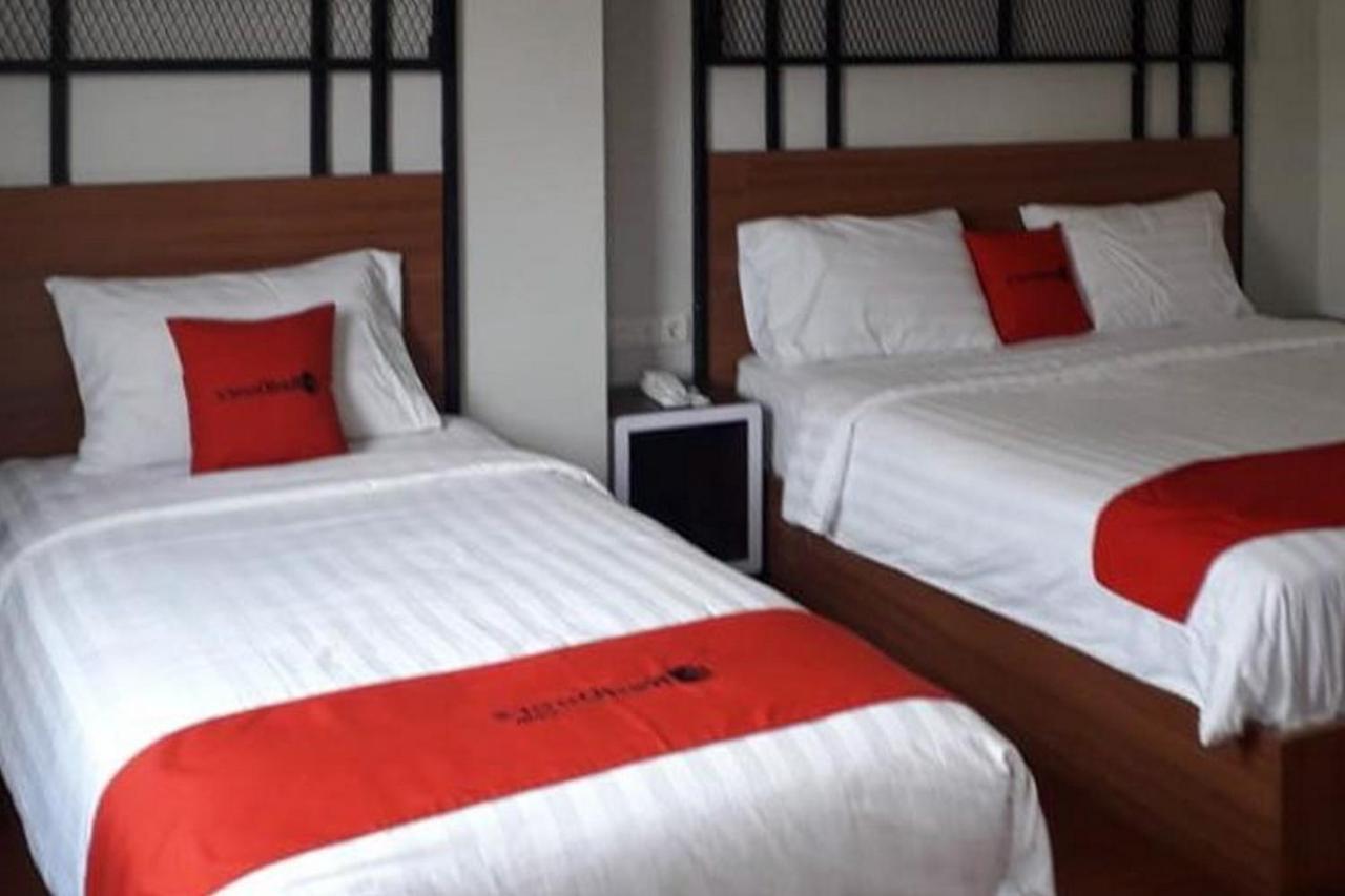 Reddoorz Plus @ Doorman Guest House Bandung Ngoại thất bức ảnh