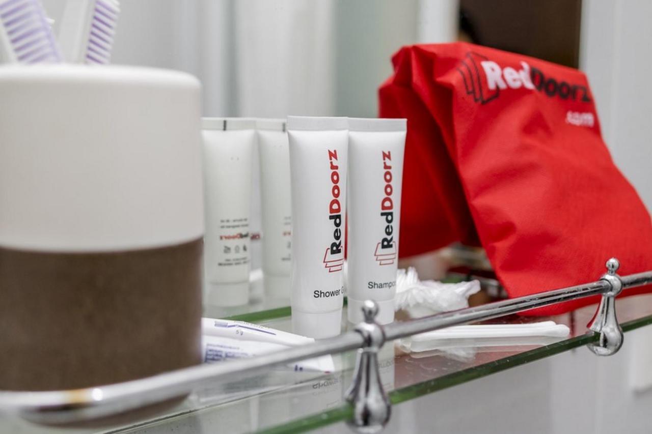 Reddoorz Plus @ Doorman Guest House Bandung Ngoại thất bức ảnh