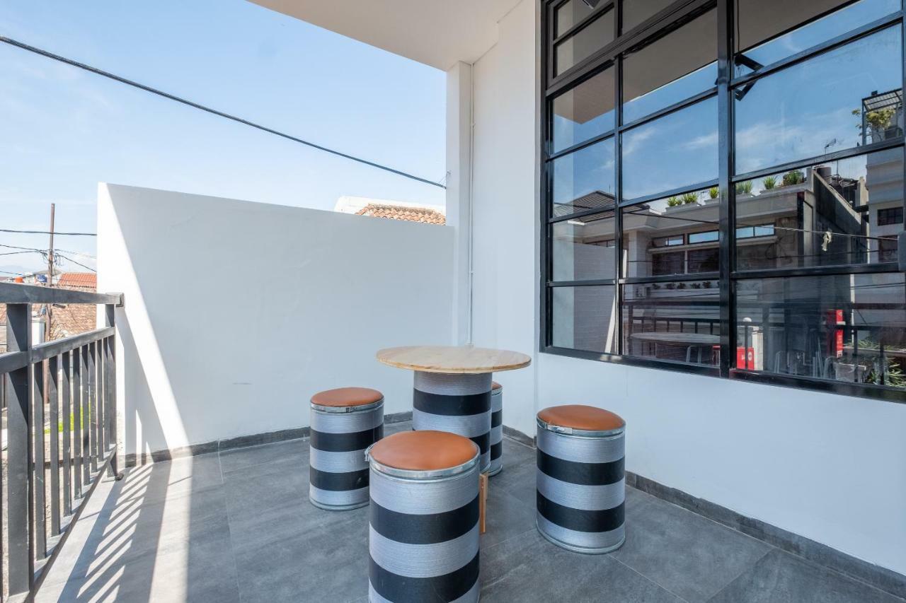 Reddoorz Plus @ Doorman Guest House Bandung Ngoại thất bức ảnh